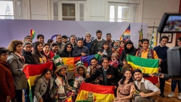 Jornada consular integral para inmigrantes bolivianos