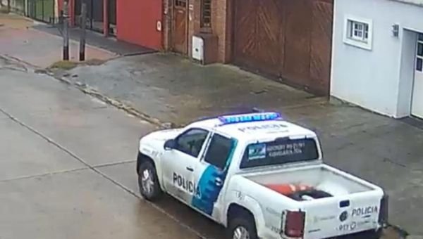 Detuvieron a un sujeto que robaba ruedas de autos