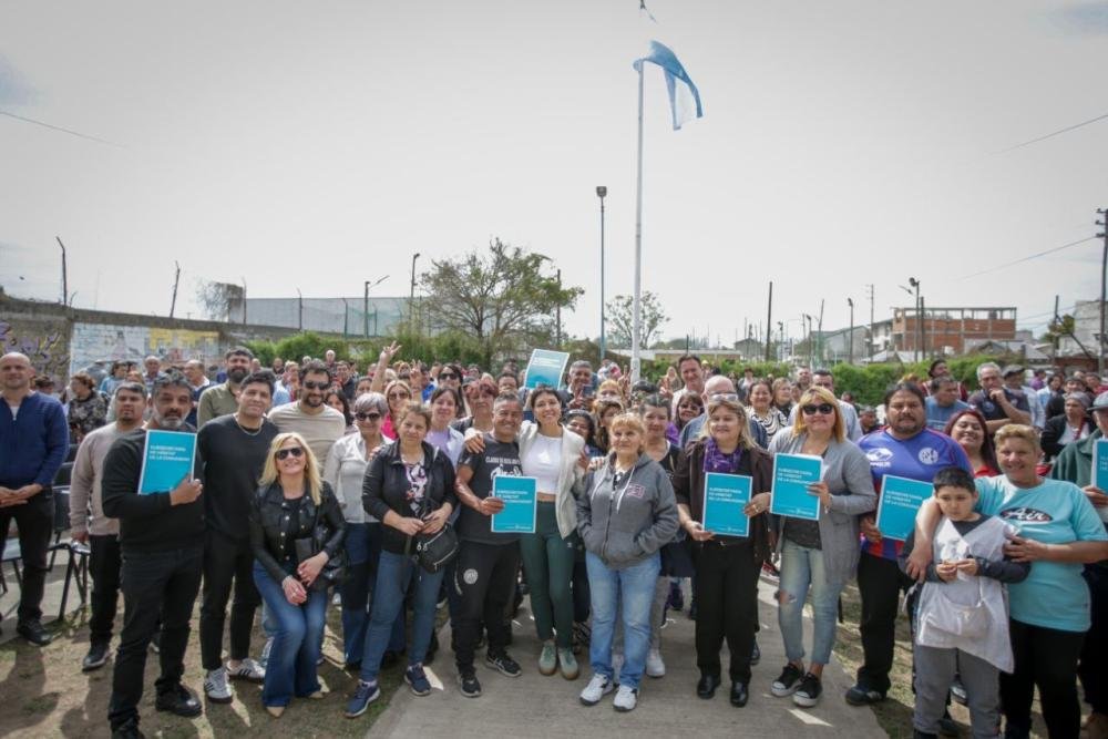 156 familias de Quilmes recibieron sus certificados de adjudicación de terrenos