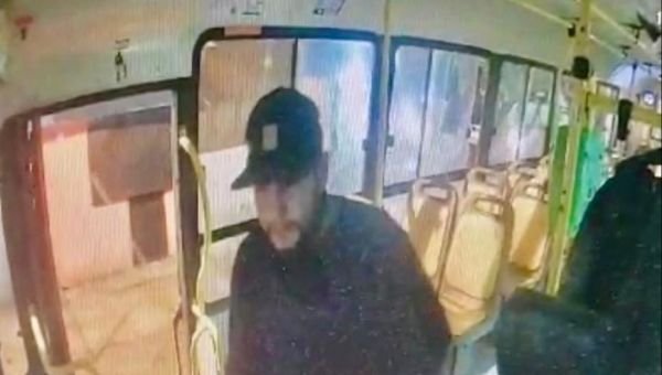 Difunden el video del asalto al chofer de la línea 239