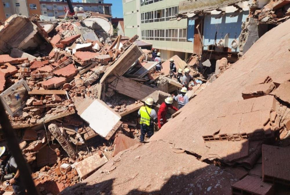Bomberos Voluntarios de Quilmes se suman al rescate tras el derrumbe en Villa Gesell