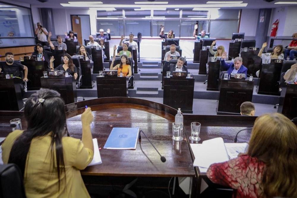 HCD: Picante sesión marcada por el cacerolazo y los hechos de violencia en la UNQ