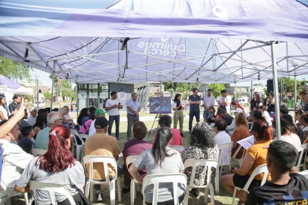 Anunciaron un nuevo polideportivo y asfaltos en el Barrio Kolynos