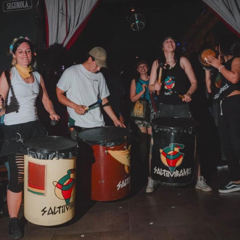 El grupo de percusión "Saltimbanki" celebra este viernes sus 22 años de trayectoria