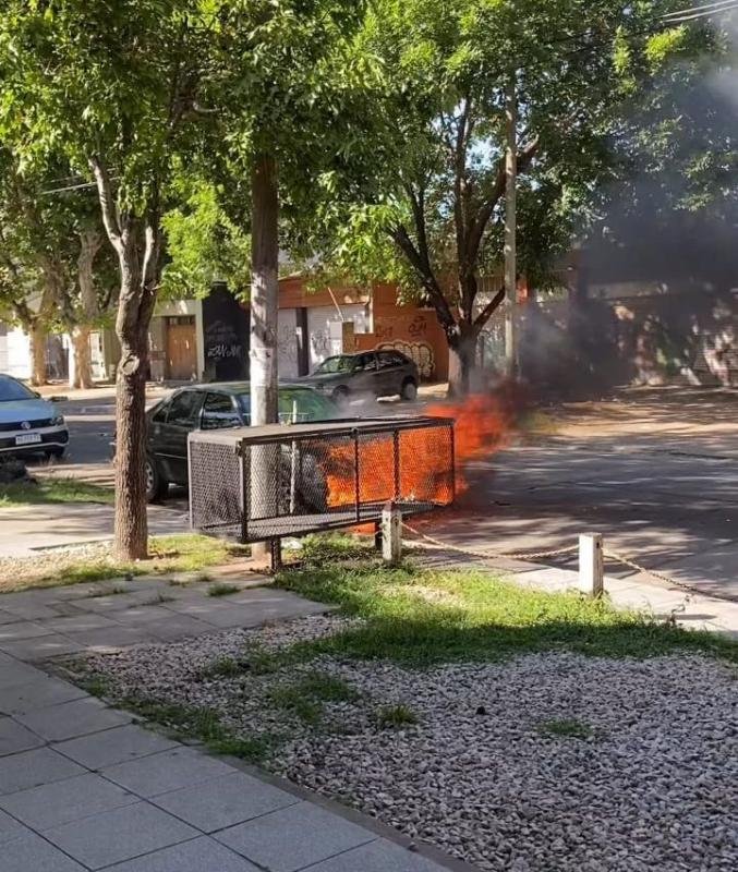 Desperfecto mecánico provocó el incendio de un auto