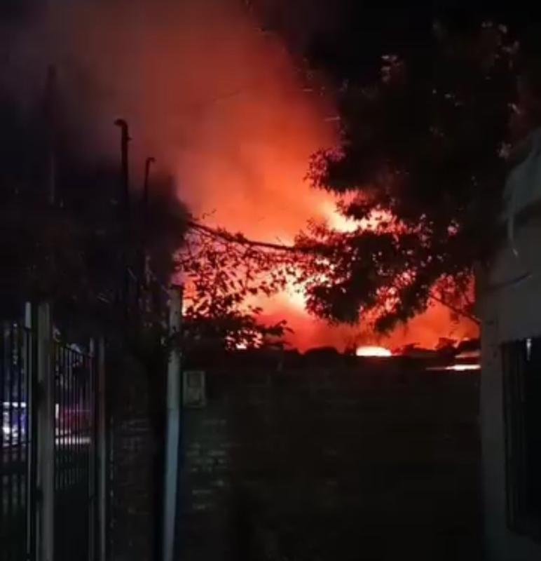 Buscan ayuda para vecina que perdió todo en un incendio