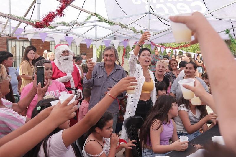 Mayra Mendoza participó de un brindis navideño con vecinos de Itatí