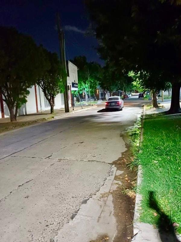 Repusieron las luminarias que habían sido robadas en una calle de Ezpeleta
