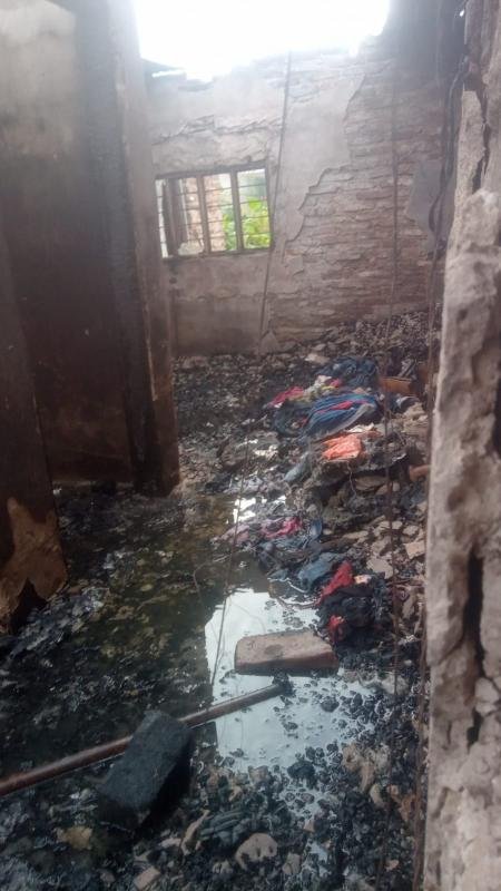 Incendio destrozó una vivienda: La familia perdió todo y pide ayuda para recomponerse