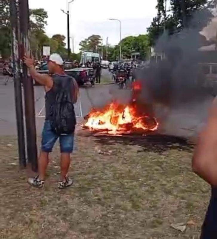 Tensión y violencia en La Ribera de Quilmes durante un control policial