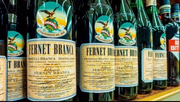 Subastarán botellas de Fernet y aperitivos a mitad de precio: ¿Cómo participar?