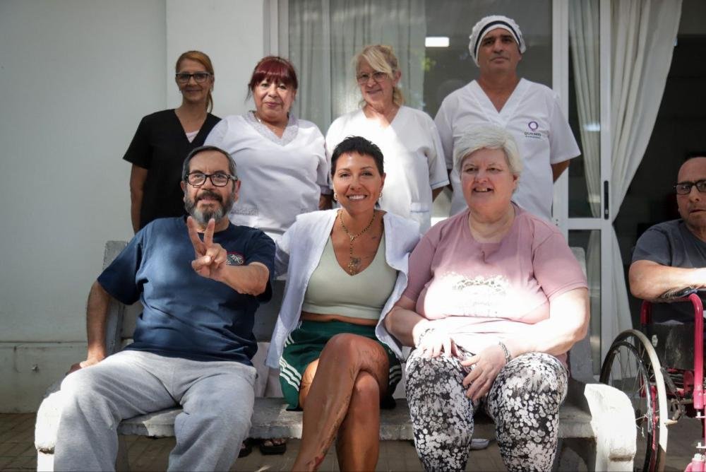 Mayra Mendoza supervisó la remodelación del hogar "Ave Fénix" para personas mayores