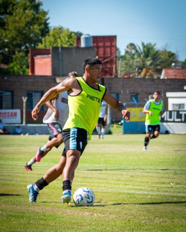 Doble victoria de “Los Mates” frente a Claypole en “La Barranca”