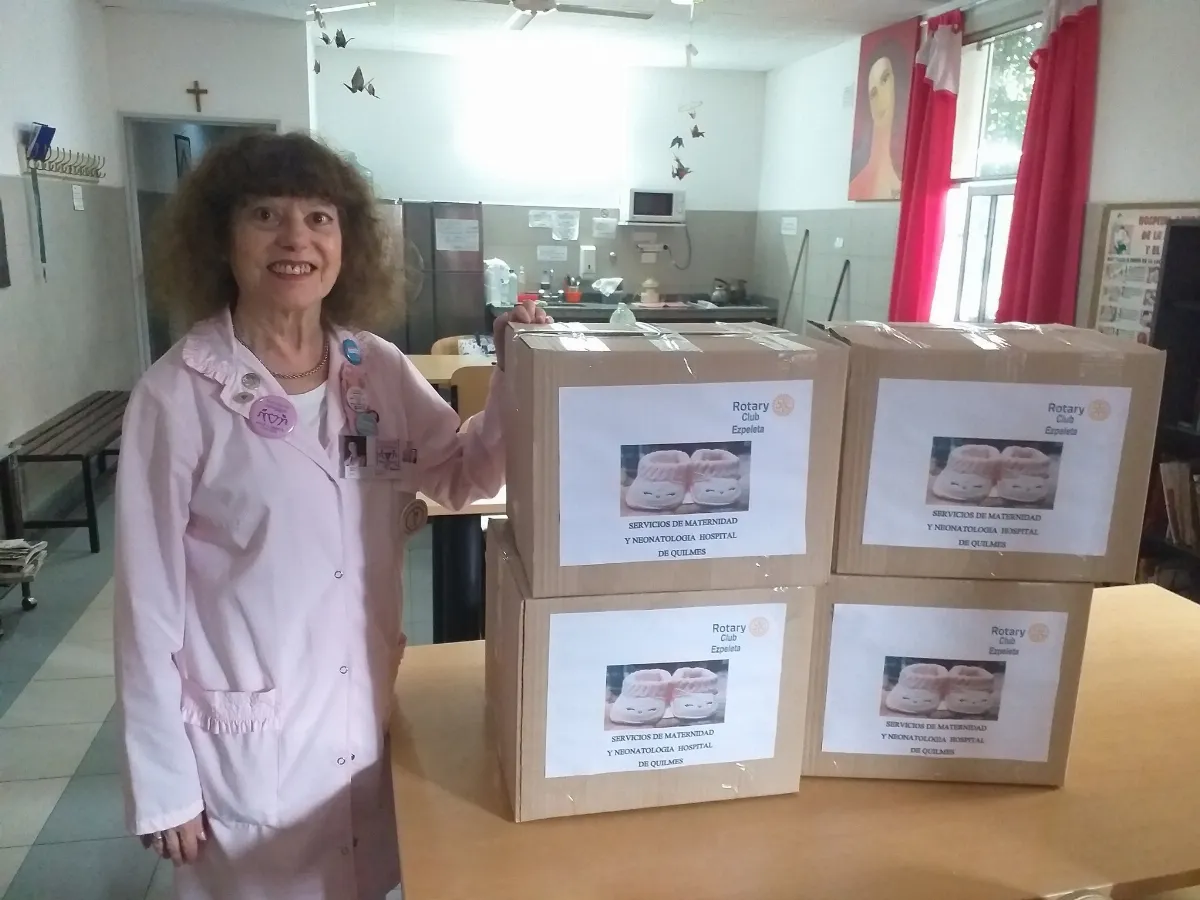 El Rotary Club de Ezpeleta entregó ropa de bebés al Hospital Iriarte