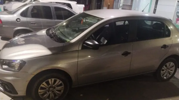 Pidió ayuda a la Policía para abrir su auto y terminó detenida por manejar un vehículo robado