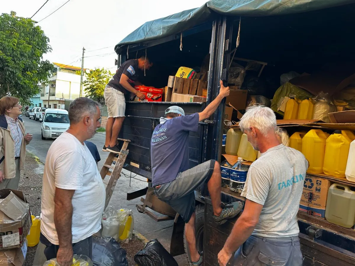 Llegó a Bahía Blanca el camión con donaciones del Rotary de Ezpeleta