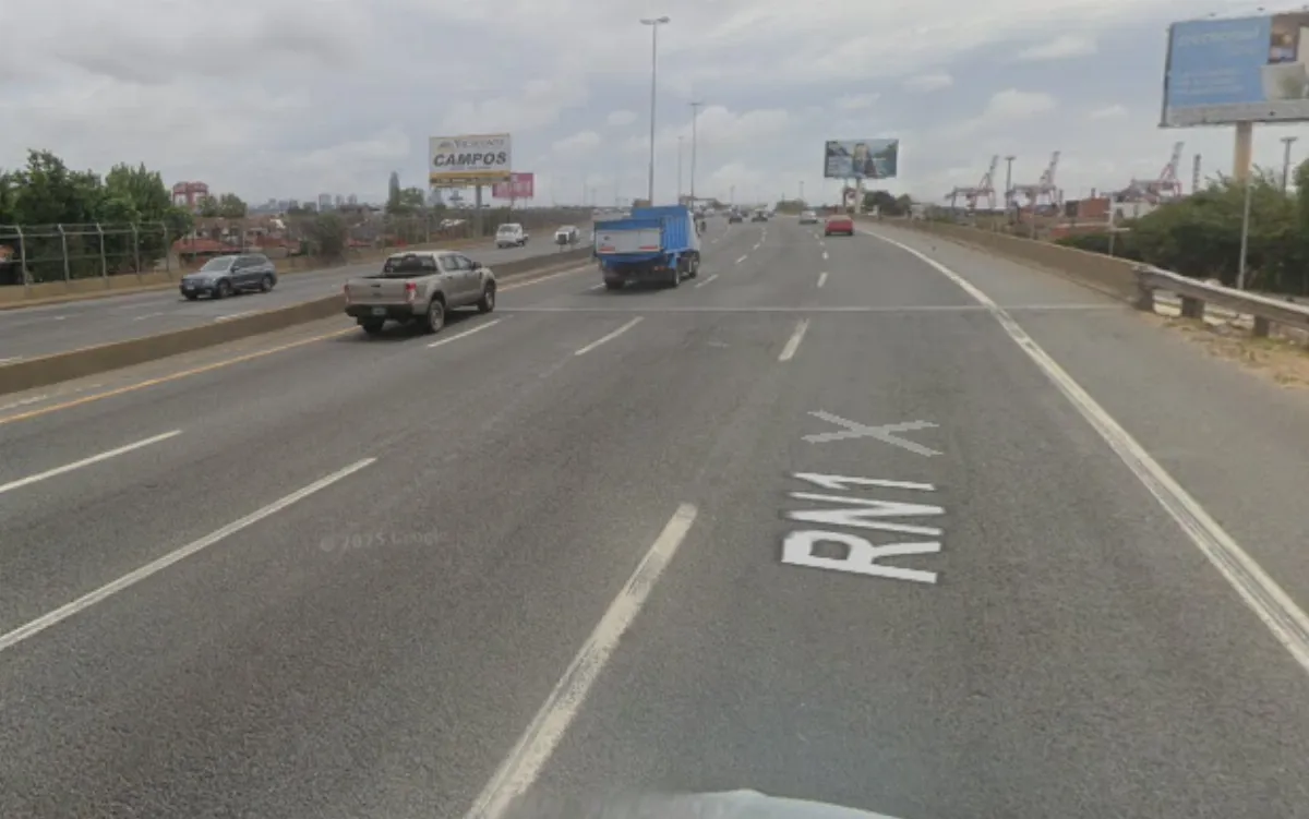 Buscan testigos de un grave accidente en la Autopista: Atropelló a cuatro personas y se dio a la fuga