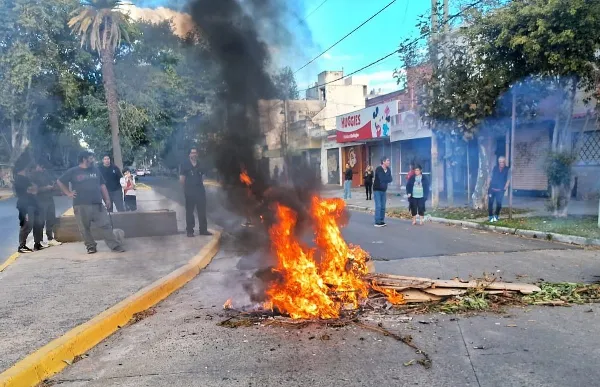 Vecinos de Don Bosco se manifestaron tras extenso corte de luz