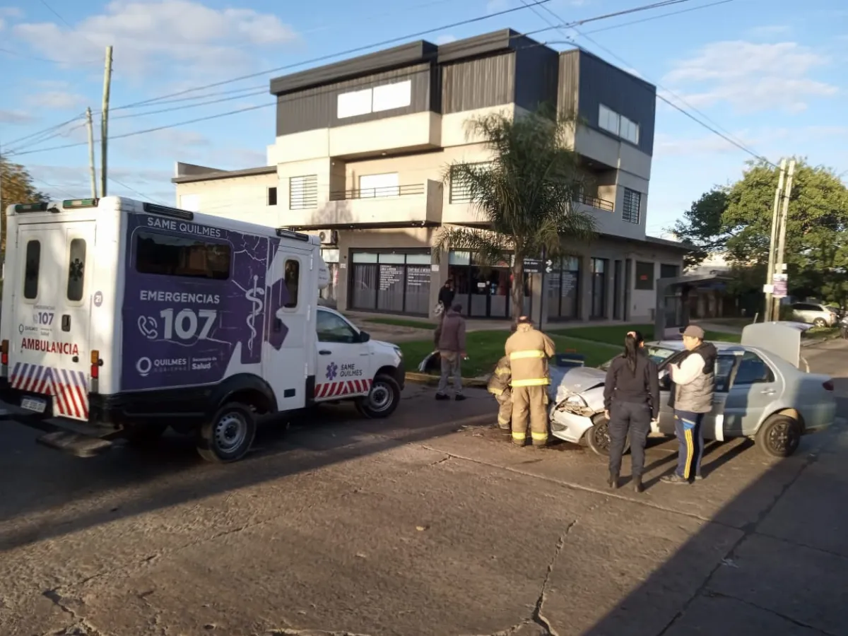 Chocaron un auto y una camioneta en Quilmes Oeste: Un herido leve