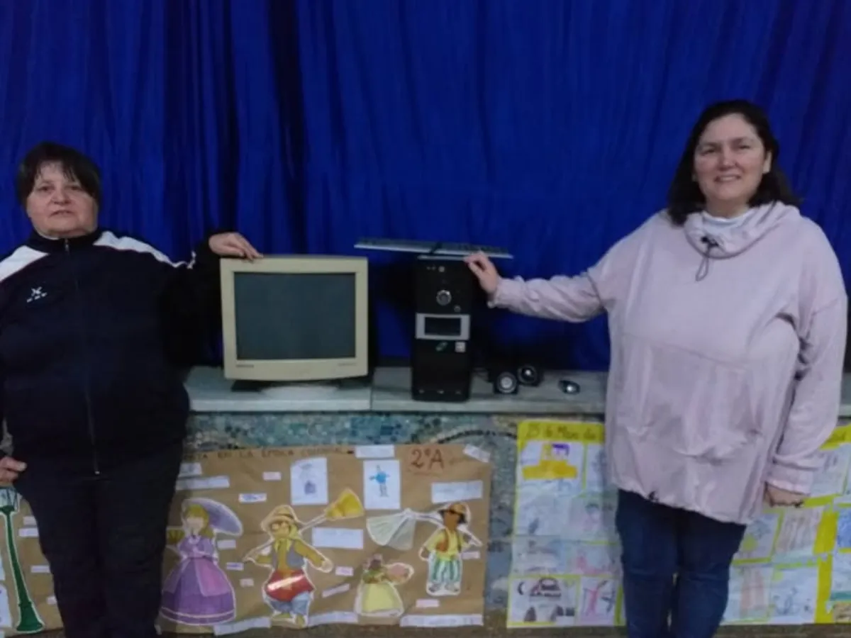 El Rotary de Ezpeleta donó una PC a la Escuela de Adultos N° 705