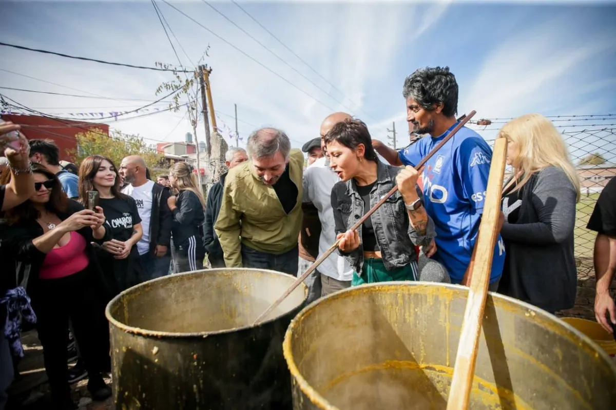 Mayra Mendoza y Máximo Kirchner recorrieron obra y compartieron locro con vecinos de Itatí