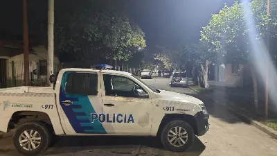 Resistió un asalto a los tiros: Uno de los delincuentes, de 15 años, resultó herido