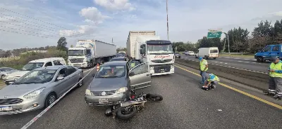 Terrible accidente en la Autopista altura Bernal: Motociclista murió y provocó una colisión múltiple
