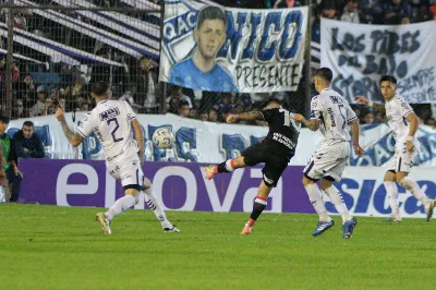 “El Cervecero” agudizó su crisis futbolística con una derrota de local ante San Martín (T)