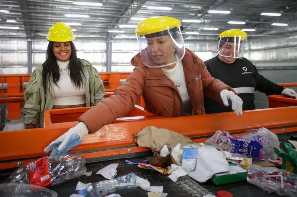 Mayra Mendoza recorrió la nueva planta municipal de tratamiento de residuos