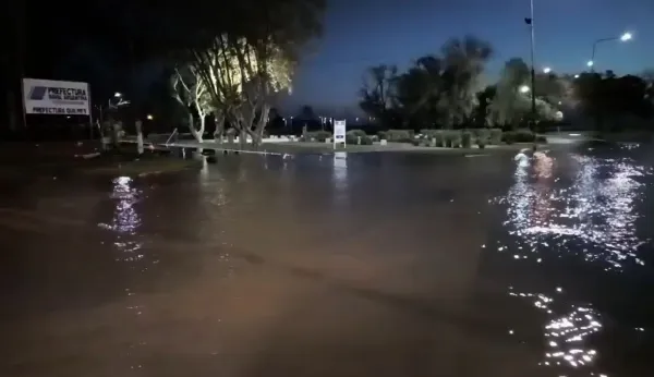 Sudestada en La Ribera: El agua cubrió calles enteras durante la madrugada