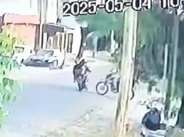 Violento choque entre dos motos en Villa La Florida