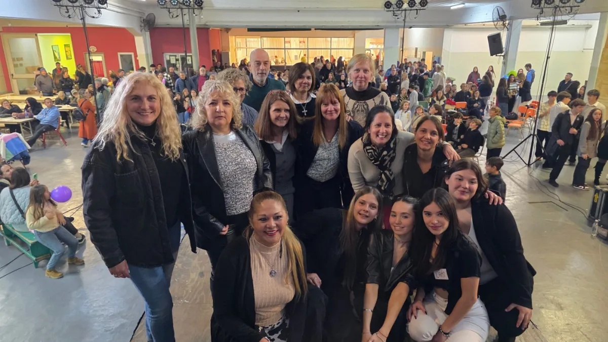 Desfile solidario del Colegio Alemán a beneficio de la Cooperadora del Hospital de Quilmes
