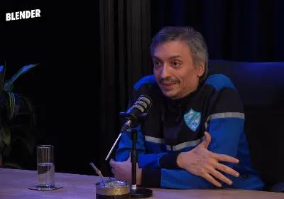 Vistiendo una campera de "Los Mates", Máximo Kirchner habló sobre la detención de su madre