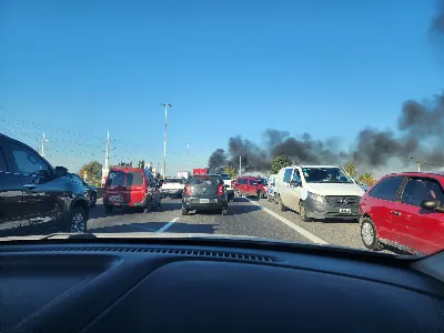 Organizaciones sociales cortaron la autopista en apoyo a CFK