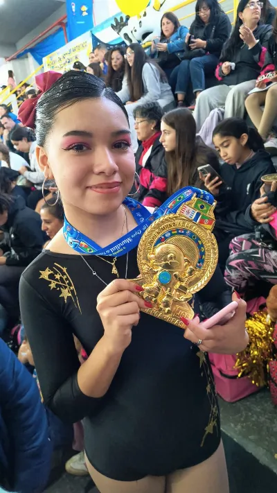 Adolescente de Ezpeleta ganó medalla de oro en un torneo internacional de patinaje artístico en Brasil