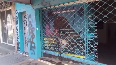 Violento ataque político en Quilmes: Vandalizaron el local de La Libertad Avanza