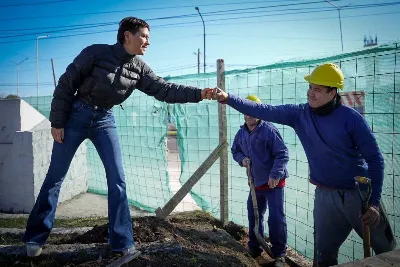 Mayra Mendoza destacó la obra de refacción en la plazoleta "Héctor Cámpora"