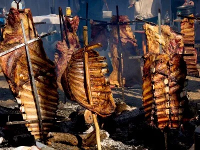 El pueblo desconocido con la mejor tradición de asado y una fiesta que enamora