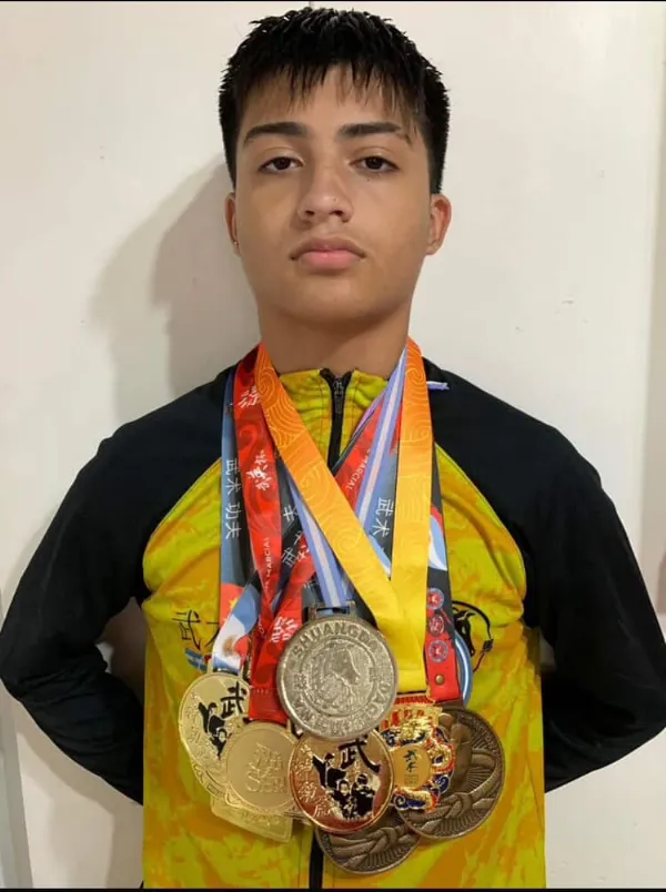 Tiene 15 años, es múltiple campeón de Kung Fu y busca sponsors para competir en Brasil