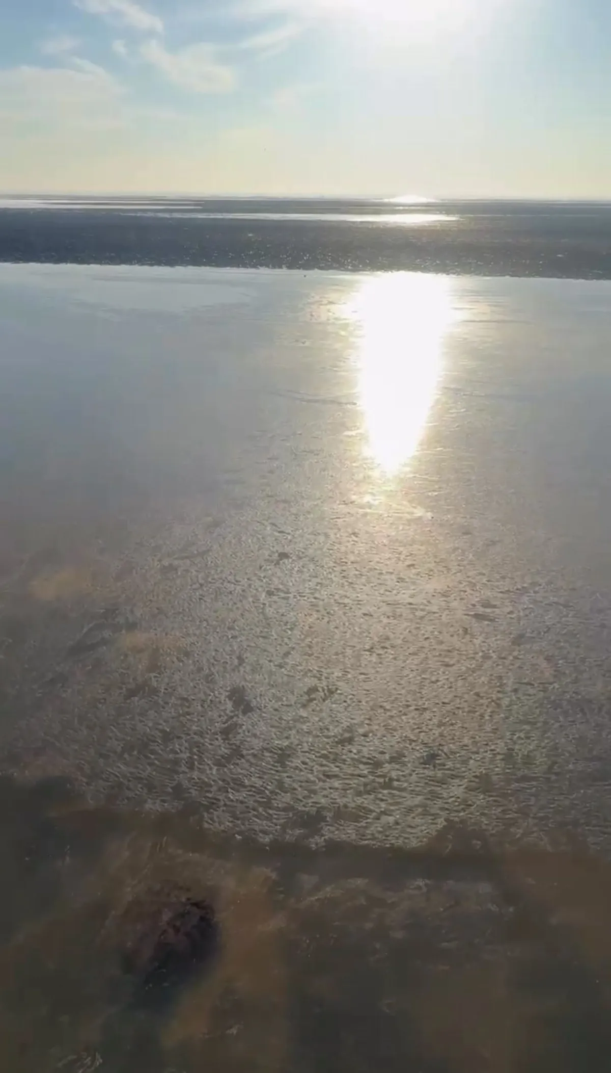 No es Canadá: El río amaneció congelado en Quilmes y causó furor en redes