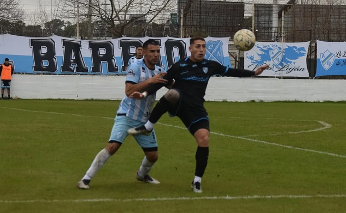 “Los Mates” rescataron un empate agónico frente al escolta Villa San Carlos