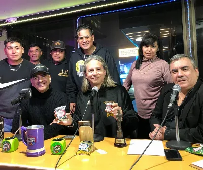 Quilmeños defendieron al Capitán del Espacio en un streaming: Lo degustaron con cuchillo y tenedor