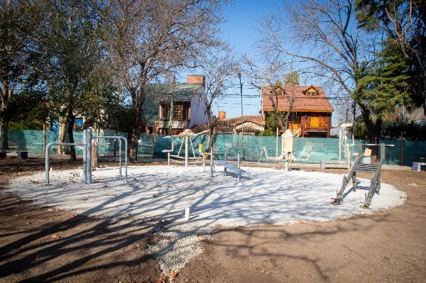 Avanza la refacción integral de la plaza Belén en Bernal Oeste