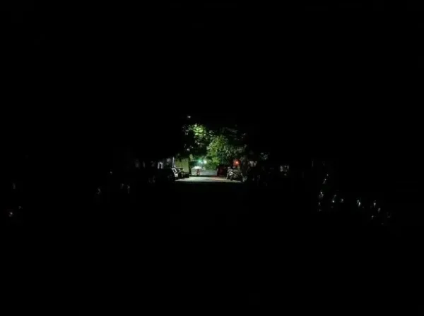 Apagón masivo afectó a miles de familias en la noche más fría del año