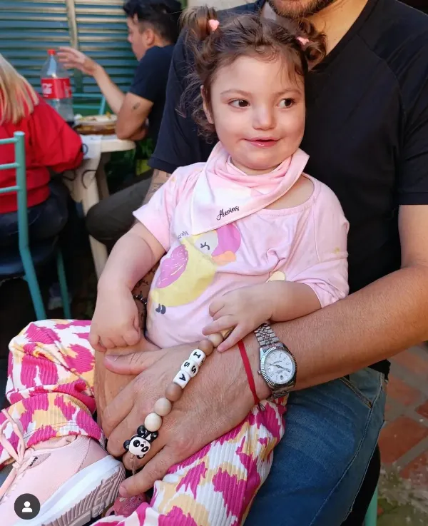 Familia reúne fondos para un tratamiento en México que puede cambiarle la vida a su hija