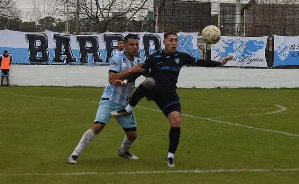 “Los Mates” rescataron un empate agónico frente al escolta Villa San Carlos