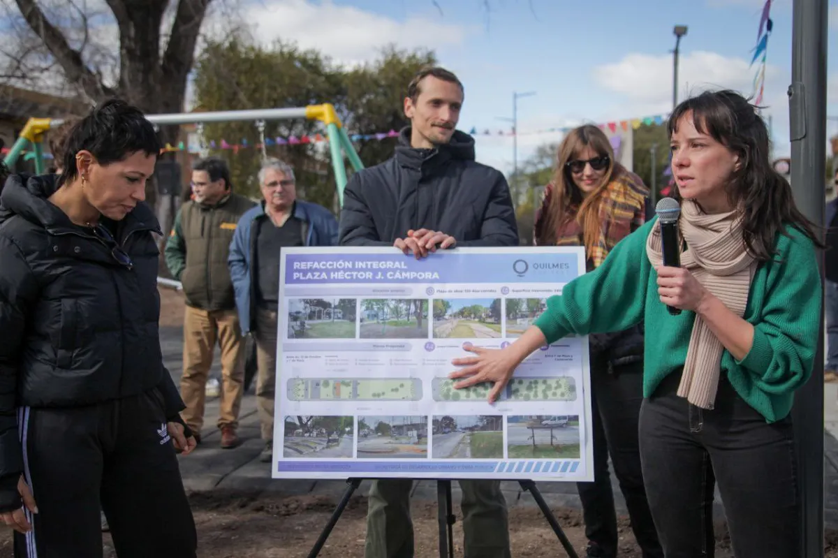 Mayra Mendoza y Ceci Soler inauguraron la puesta en valor de la plazoleta Héctor Cámpora