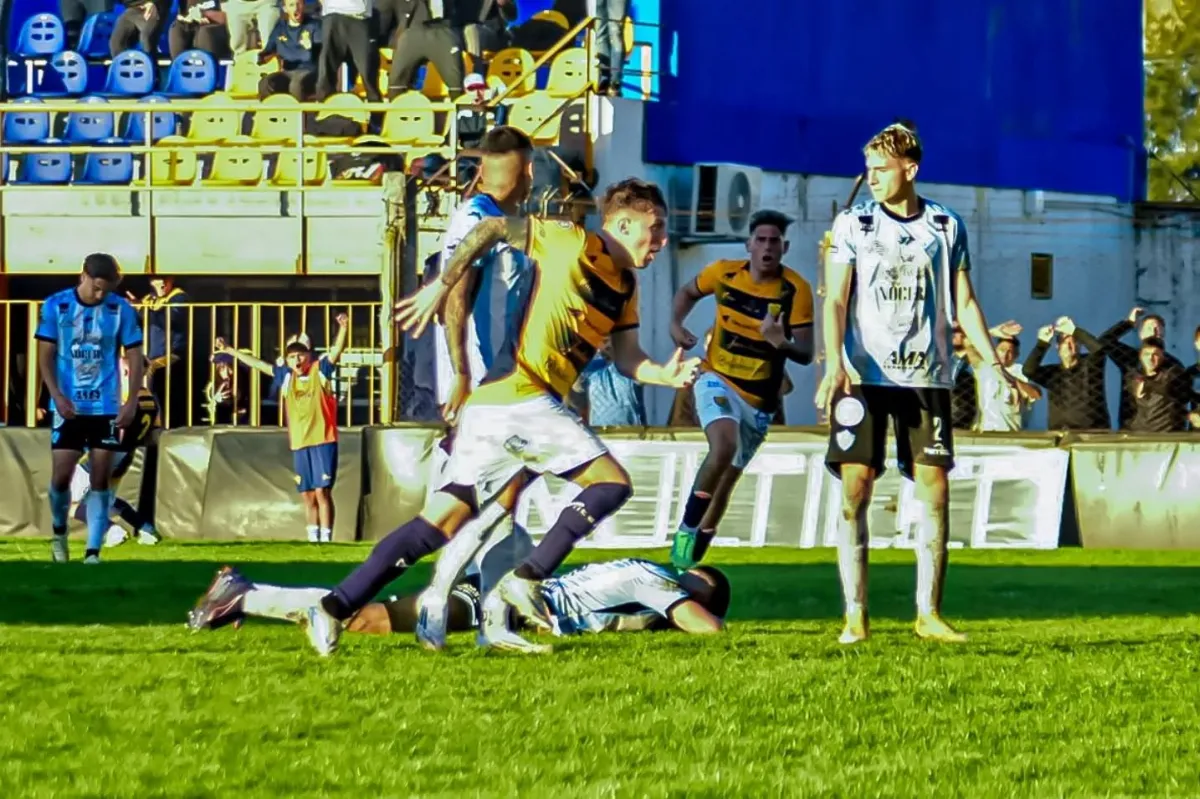 Al “Mate” se lo empataron sobre el final y se quedó sin DT