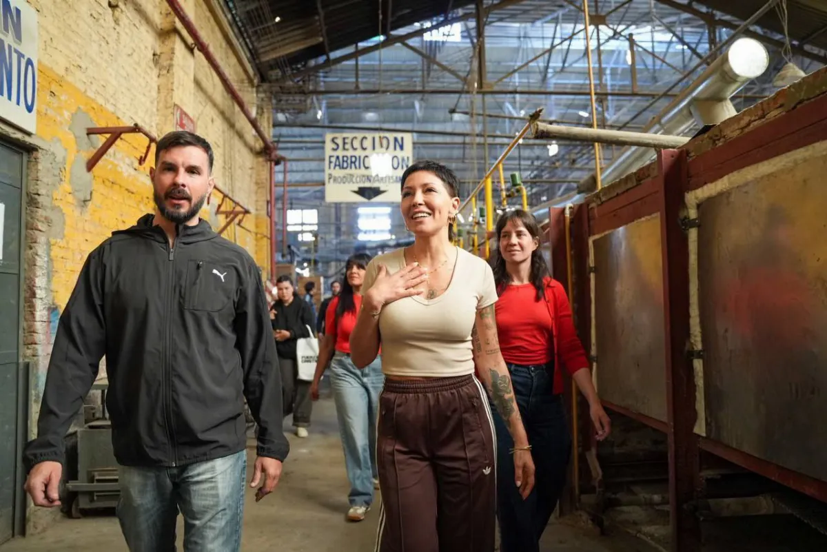 Mayra Mendoza y Ceci Soler visitaron la cristalería cooperativa "El Progreso"
