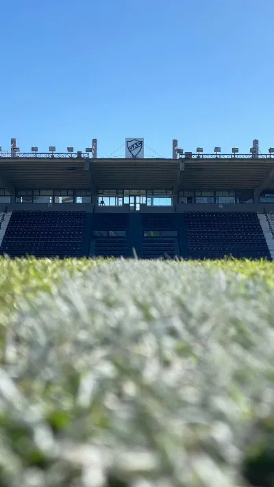 Confusa presencia de Aldo Duscher en el entrenamiento del QAC